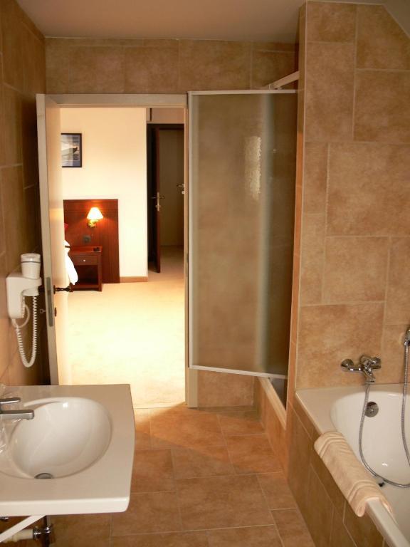 Prelude Hotel 3*